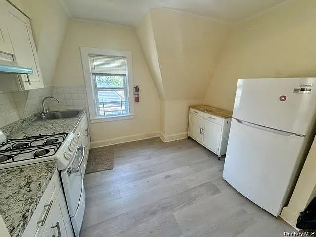 100 Earle Ave #3 — Photo 2