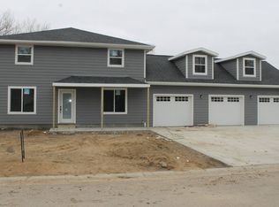 303 Lacour St, George, IA 51237