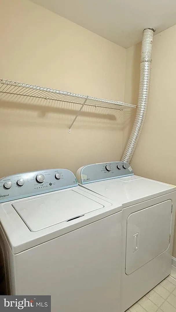 2 bed, 1045 sqft, $2,100 — Photo 4