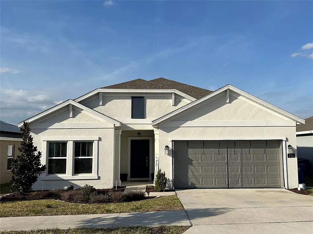 4 bed, 2.0 bath, 1848 sqft, $2,300 — Photo 2