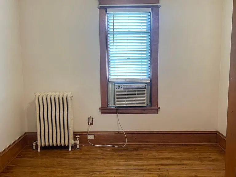 815 Logan Ave N — Photo 5