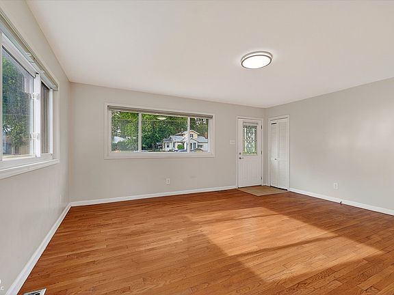 2nd image of 1011 E Elbert St