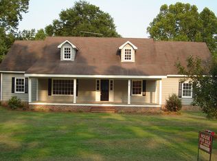 28 Jamestown Dr, Clinton, NC 28328