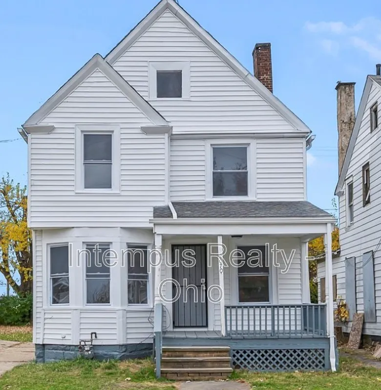 3 bed, 1.0 bath, 2149 sqft, $1,147 — Photo 1