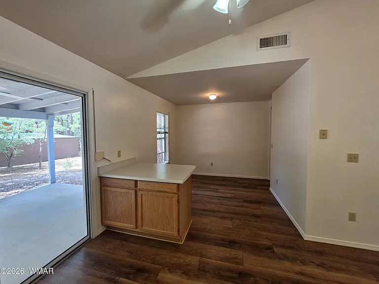 1721 W Hall St — Photo 7
