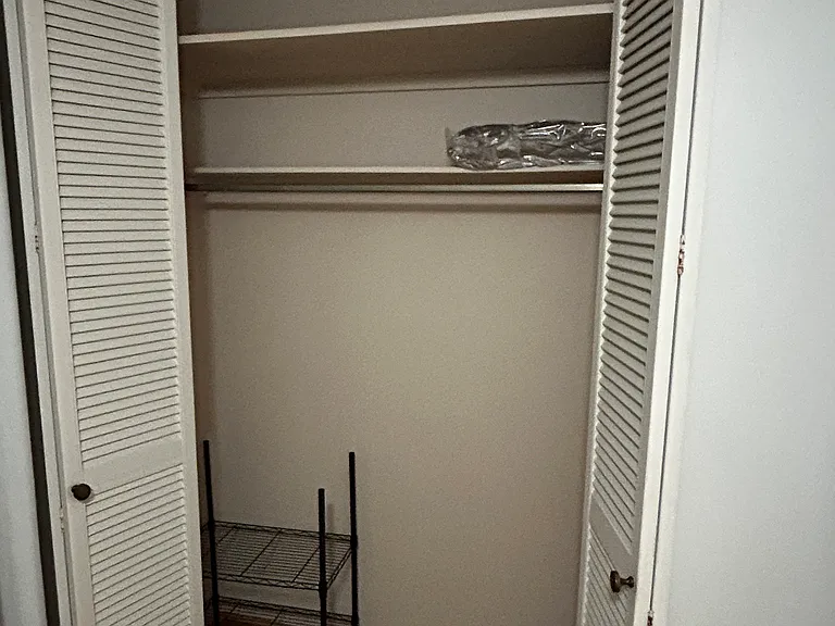 920 Ward Ave — Photo 2
