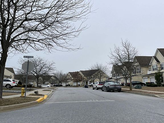5th image of 408 Quincy Ave