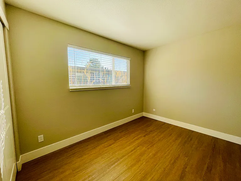 1x1 540 SqFt -Bedroom