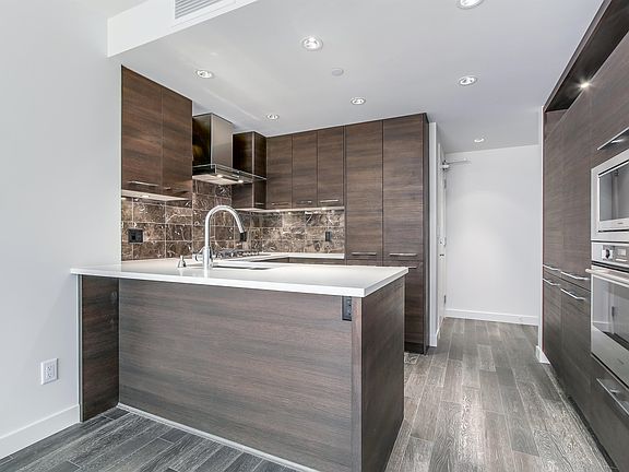 5th image of 7468 Lansdowne Rd #601