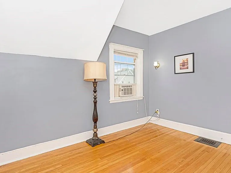11 Webster St — Photo 14
