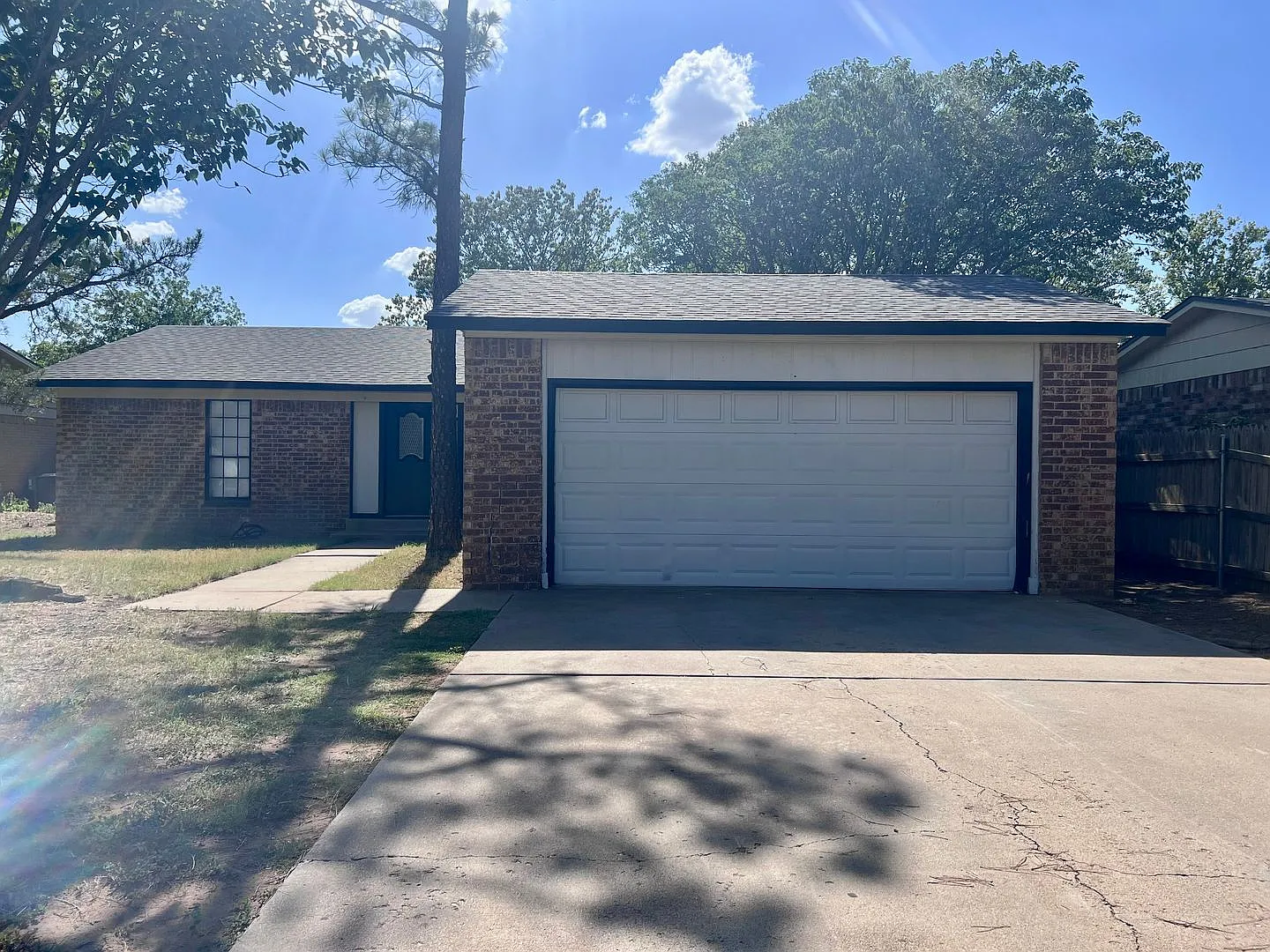 Stunning 3 Bedroom Home in South Lubbock! — Photo 2