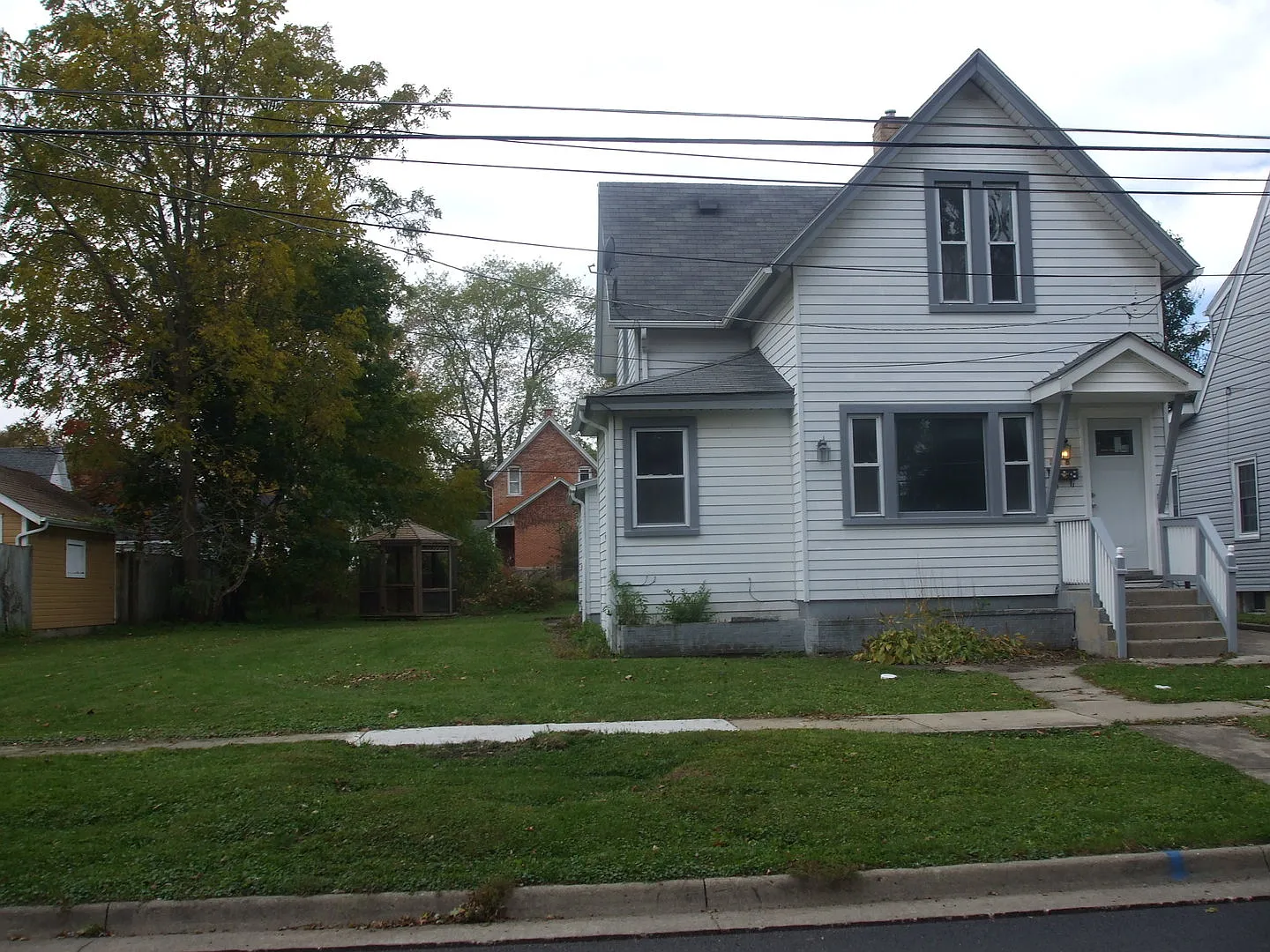 318 Gertrude St photo 1