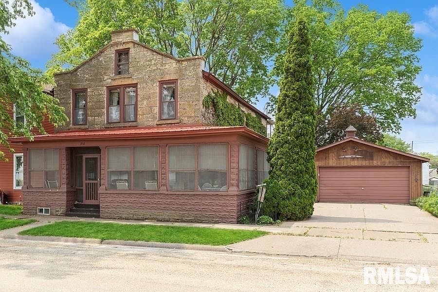 812 River St, Sabula, IA 52070 Zillow