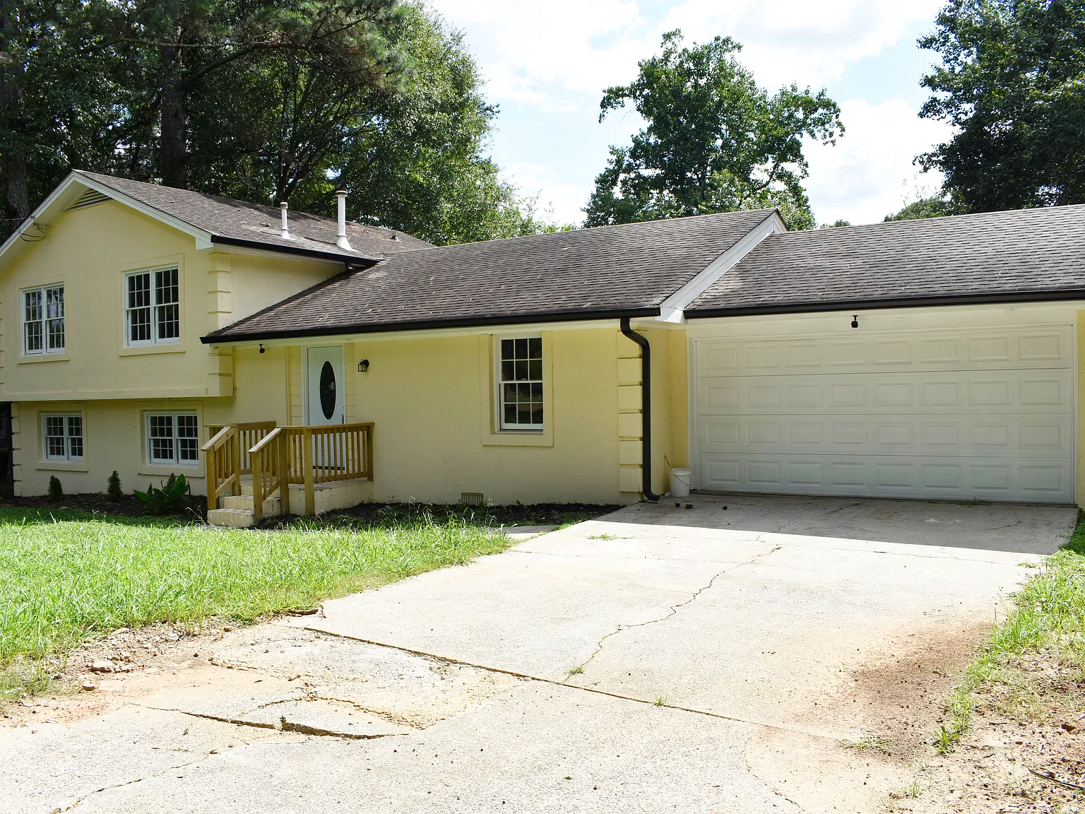 6 bed, 2.5 bath, 3300 sqft, $2,850 — Photo 3