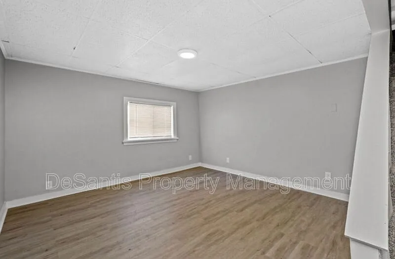 2 bed, 1.0 bath, 900 sqft, $1,095 — Photo 3