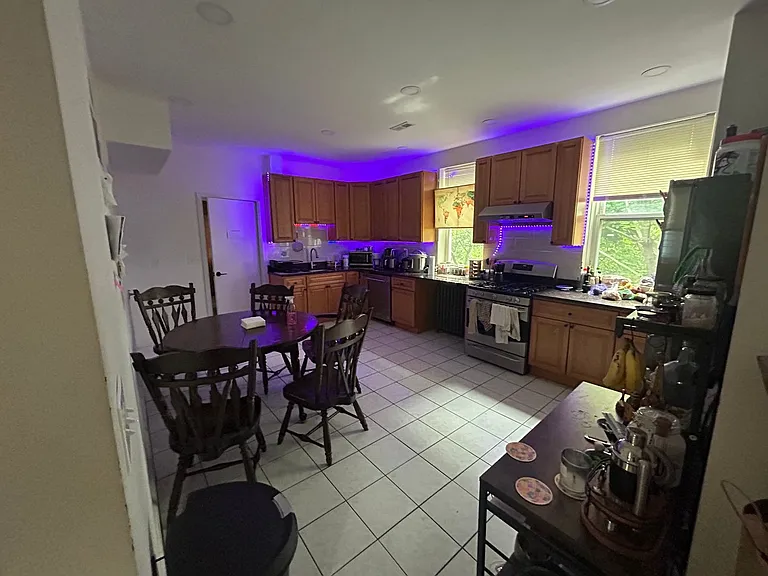 16 Copenger St #2 — Photo 2
