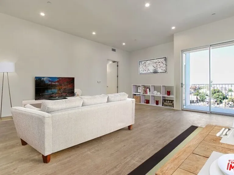 1038 S Mariposa Ave #507 — Photo 7