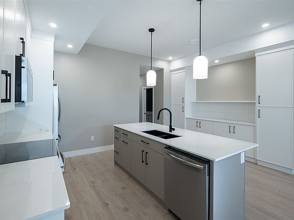 5th image of 159 Chestnut Ave