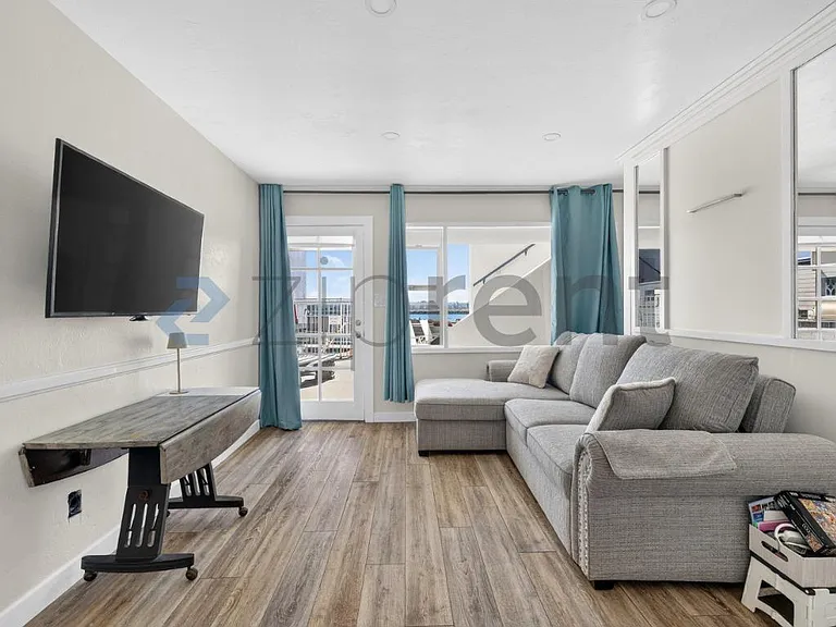 2613 Mission Blvd #2 — Photo 5