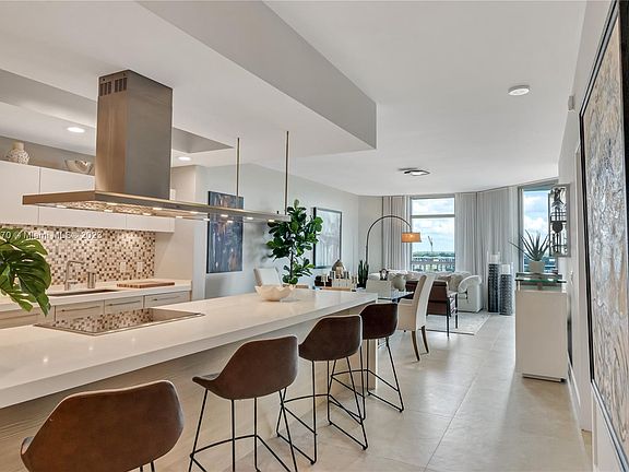 3rd image of 17301 Biscayne Blvd APT 1206