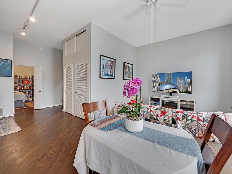 1561 N Wells St #3F — Photo 6