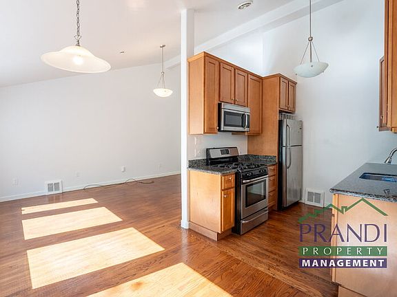 5th image of 325 Montecito Ave
