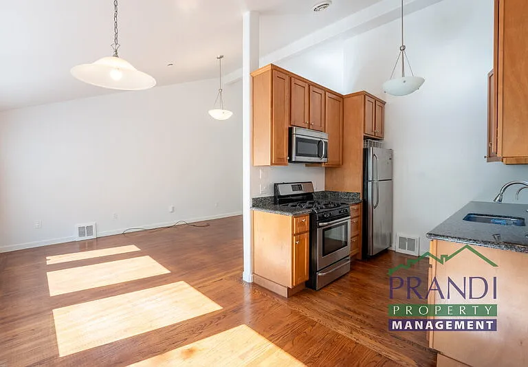 325 Montecito Ave — Photo 5