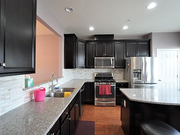 5th image of 103 Admiral Ln