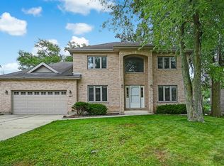 8817 O'Neill Dr, Burr Ridge, IL 60527