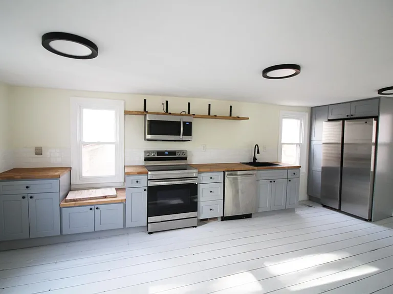 165 W Main St #2 — Photo 2
