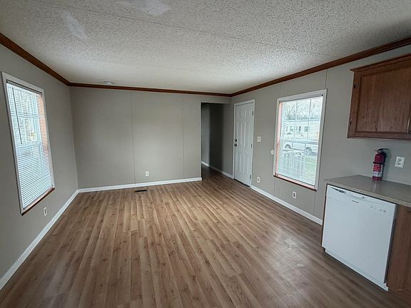 2nd image of 407 Carriage Lane Est