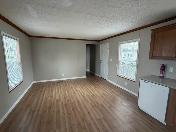 407 Carriage Lane Est, Streator, IL 61364