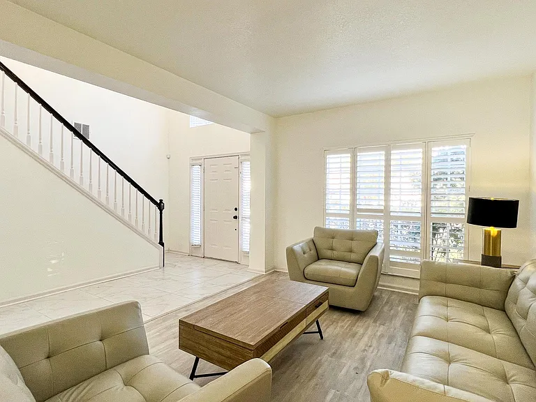 4772 Windsor Ave — Photo 4