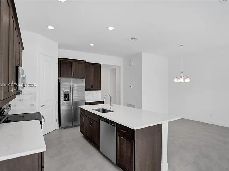 8450 NW 39th Ct #8450 — Photo 9
