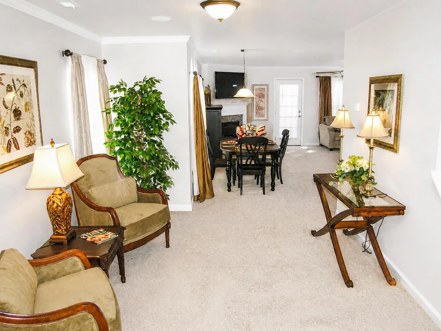 4 bed, 2.5 bath, 1979 sqft, $2,375 — Photo 3