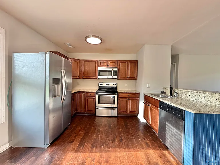 2110 Fernbrook Dr NE — Photo 2