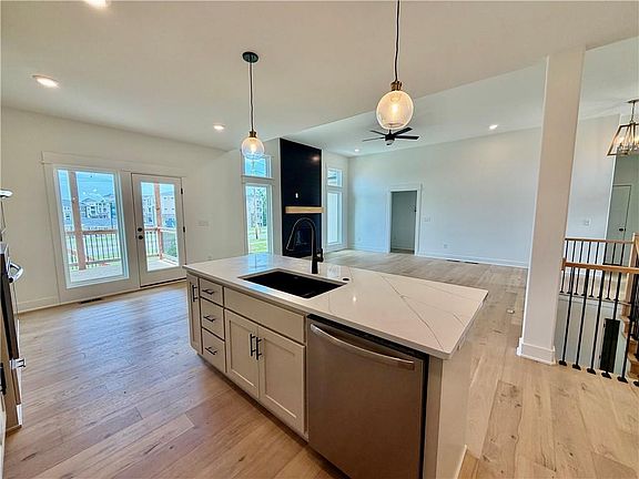 5th image of 504 Skyview Ln
