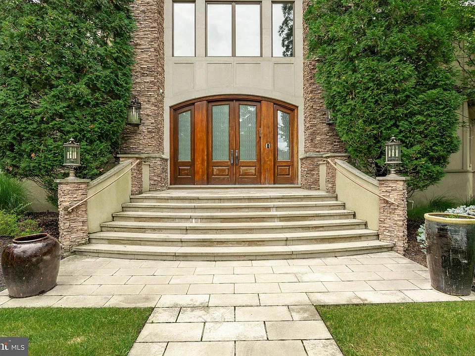 4 Southwood Dr