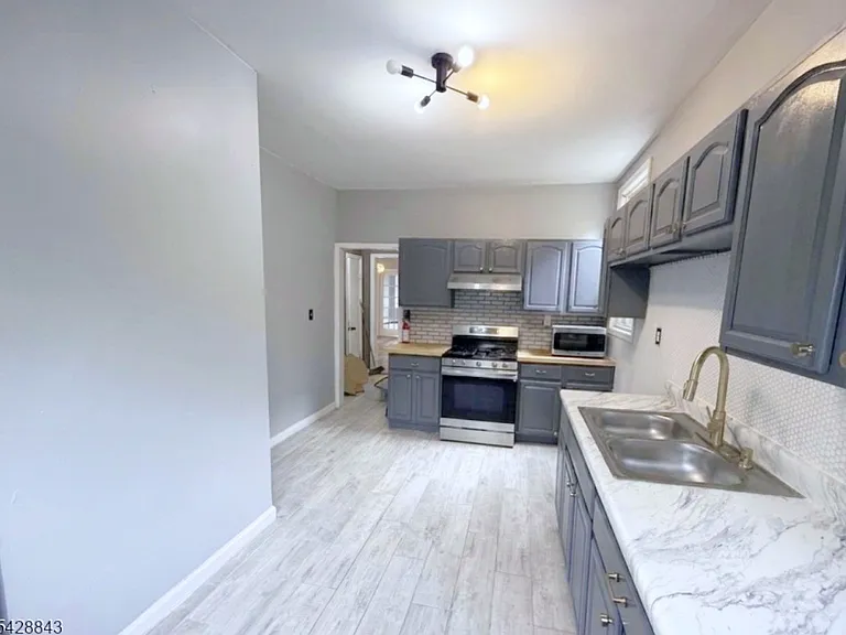 280 S 6th St #2 — Photo 4