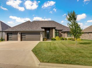 885 E Emerald Ter, Nixa, MO 65714