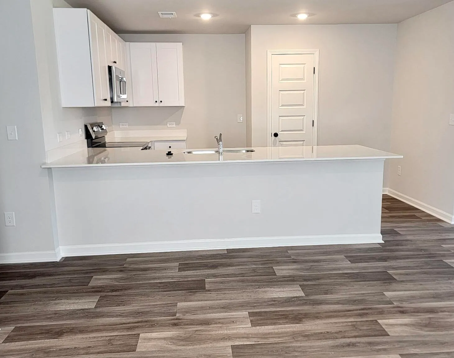 4 bed, 2.0 bath, 1666 sqft, $2,100 — Photo 4