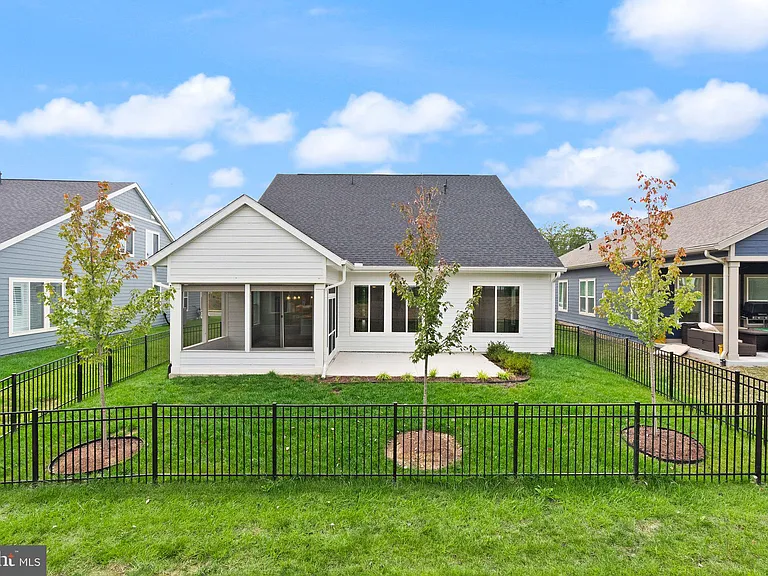 121 Cowbird St — Photo 52