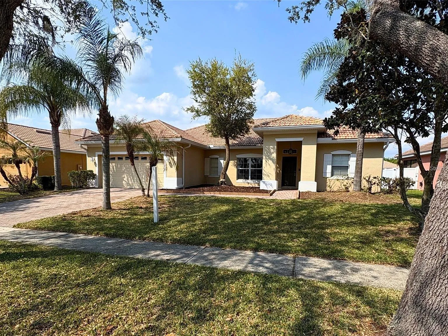 3 bed, 2.0 bath, 1687 sqft, $2,200 — Photo 3