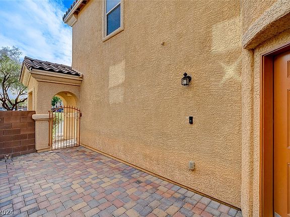 5th image of 7554 Tressider Ave