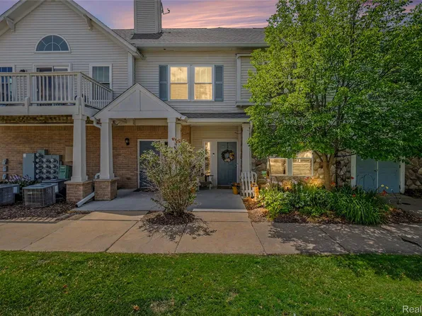 1721 Welland St, Howell, MI 48855