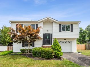 19 Concord Dr, Hazlet, NJ 07730