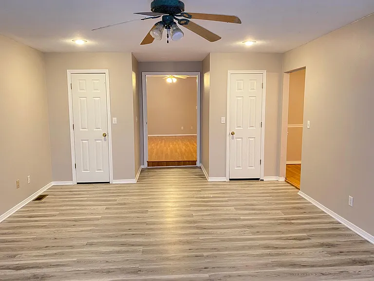 704 N Anthony St — Photo 8