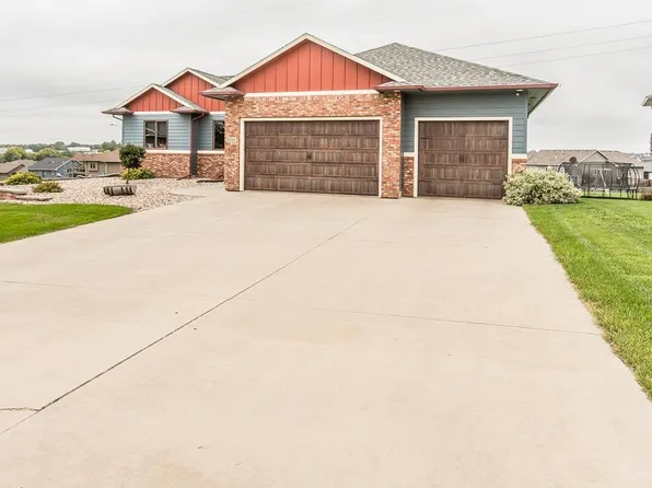 8212 E Water Wood St, Sioux Falls, SD 57110
