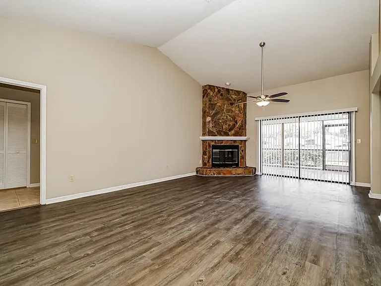 1510 Storington Ave — Photo 1