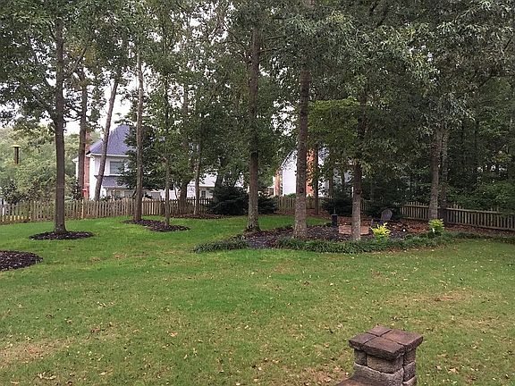 3rd image of 18 Whiffletree Dr